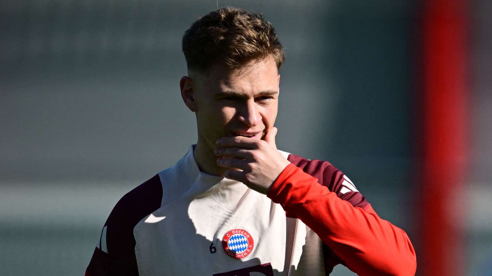 那不勒斯官宣默滕斯左肩手術成功 休息後開始康復.